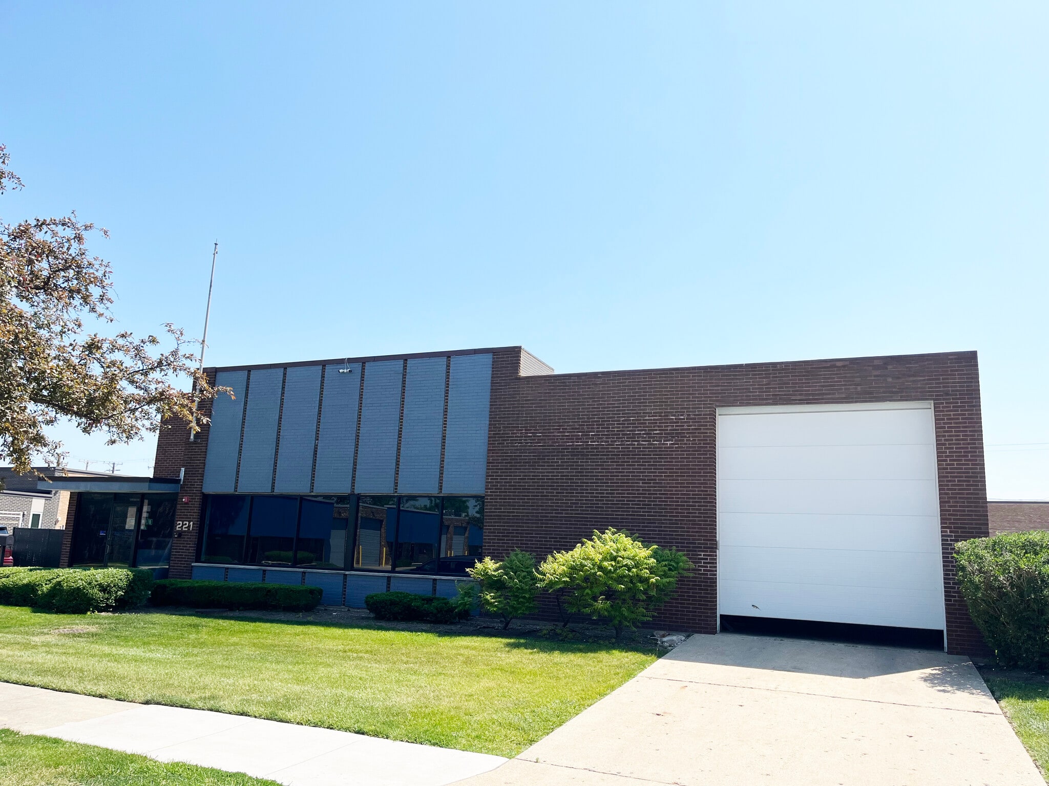221 King St, Elk Grove Village, IL for Sale