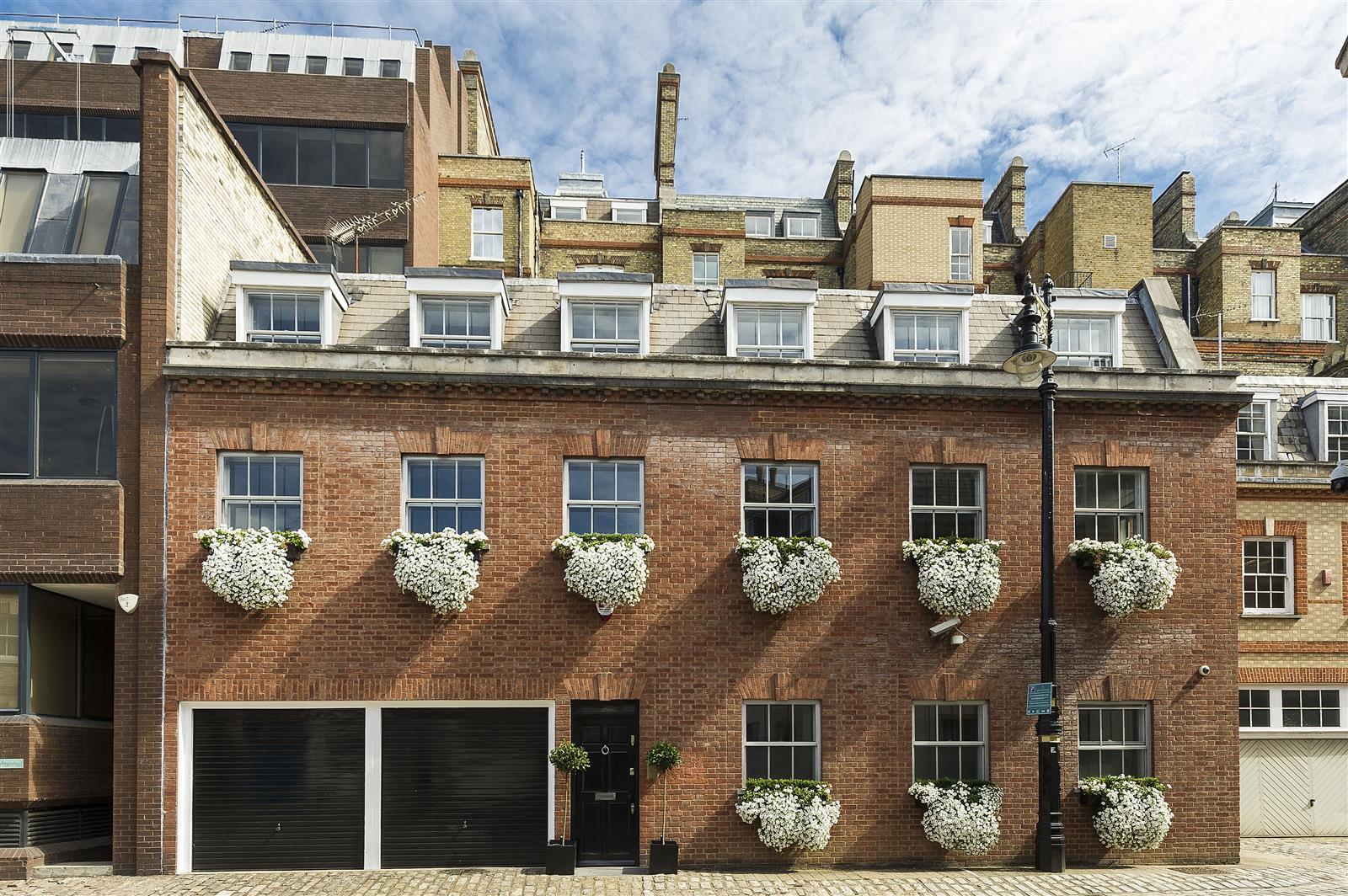 20-22 Grosvenor Gardens Mews N, London, LND for Rent
