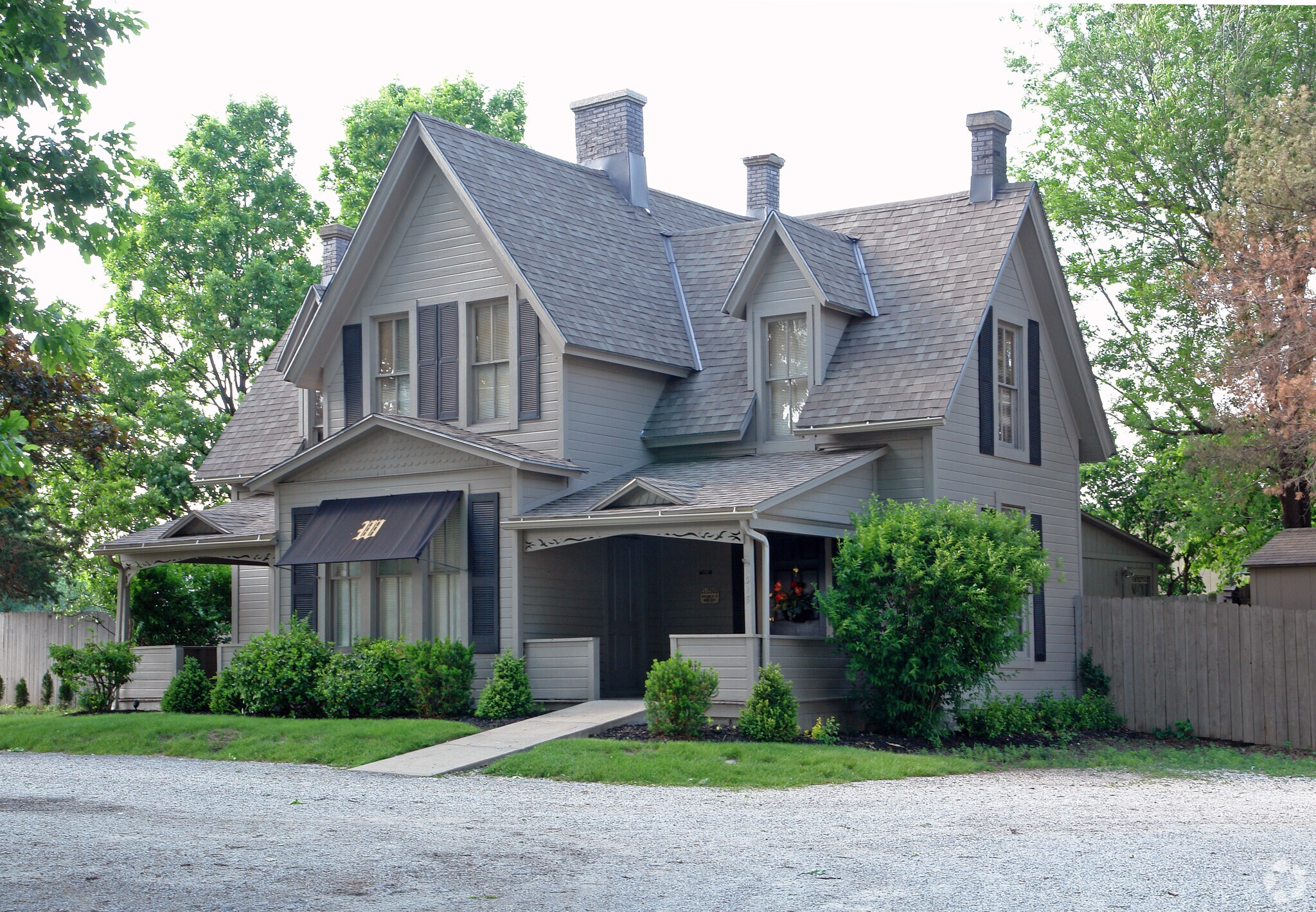 318 W Walnut St, Raymore, MO for Sale