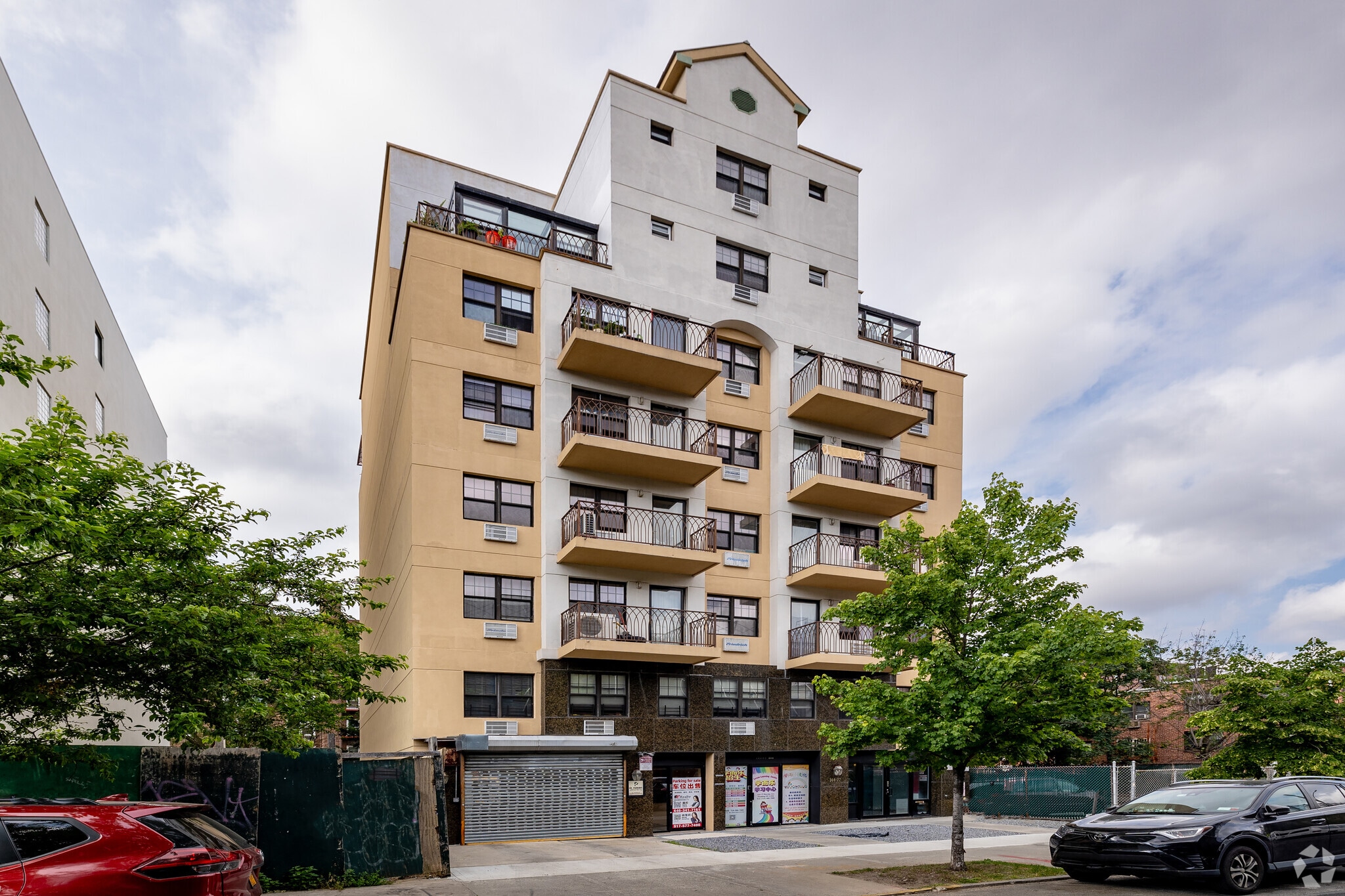 144-77 Barclay Ave, Flushing, NY for Rent