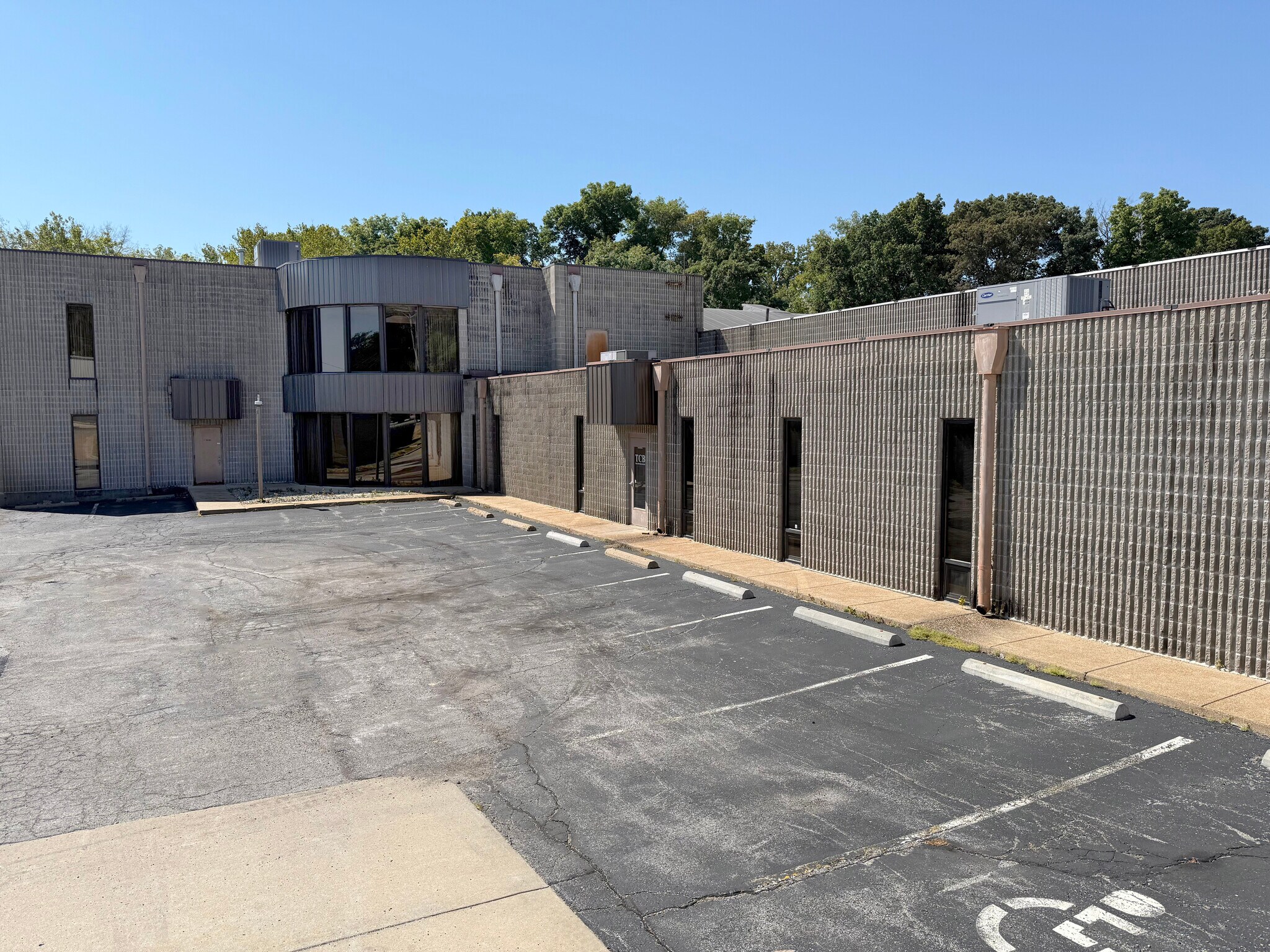 9530 Watson Industrial Park, Crestwood, MO for Rent
