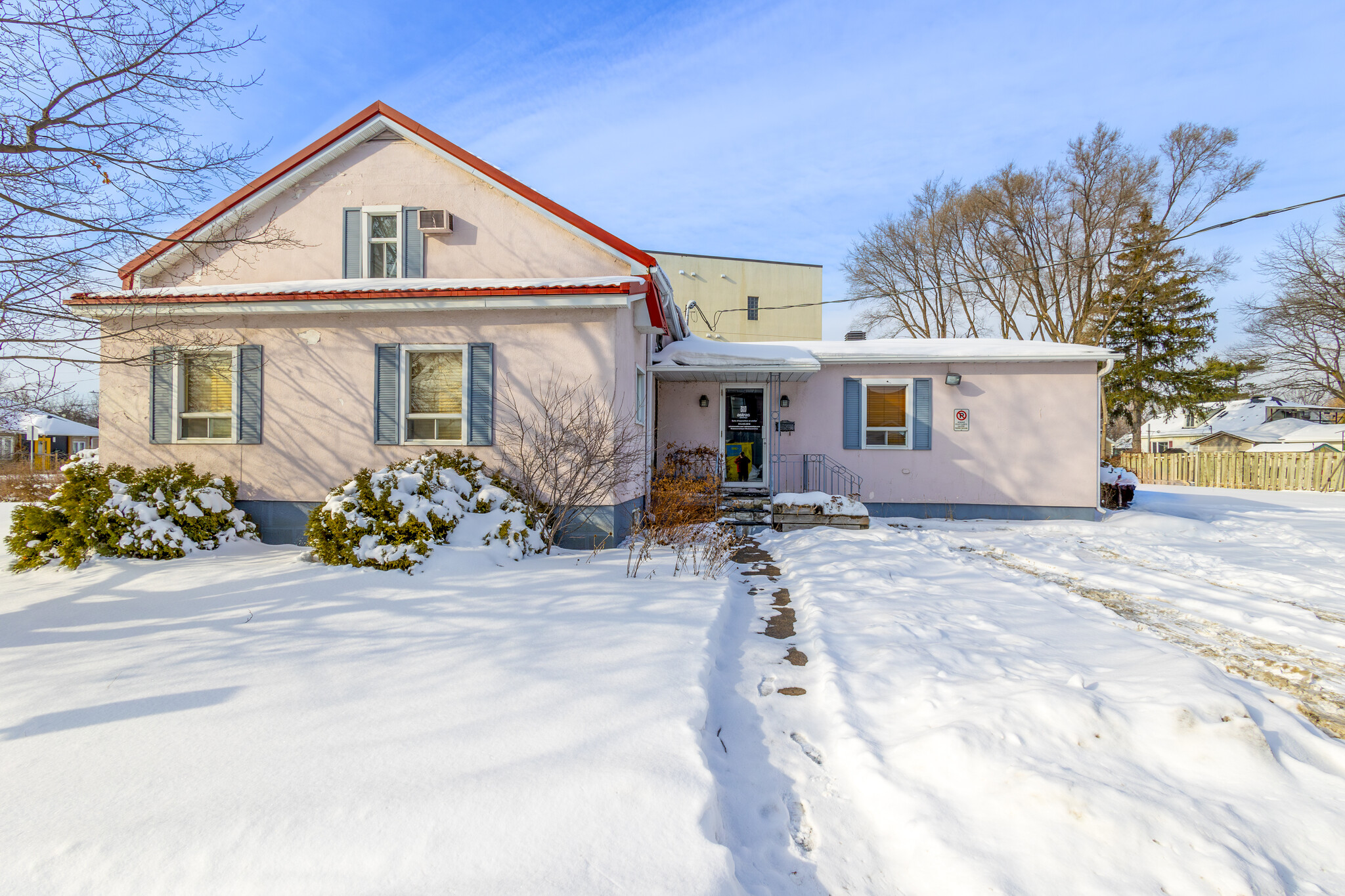 61 Boul Grand, L'Île-Perrot, QC for Rent