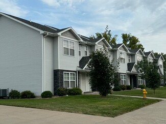 Bettendorf, IA Apartments - 5113 Devils Glen Rd