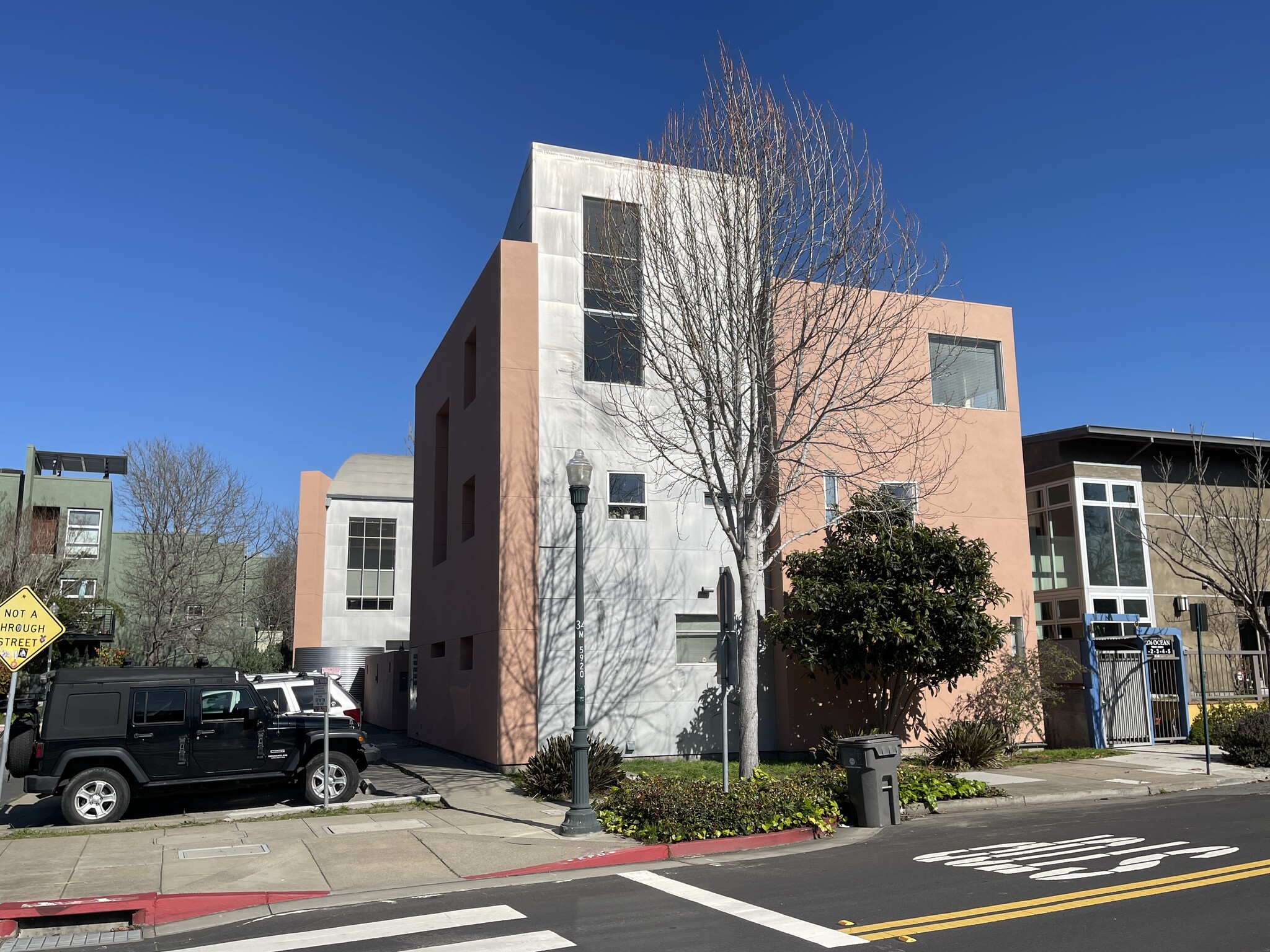 6450-6490 Doyle St, Emeryville, CA for Sale