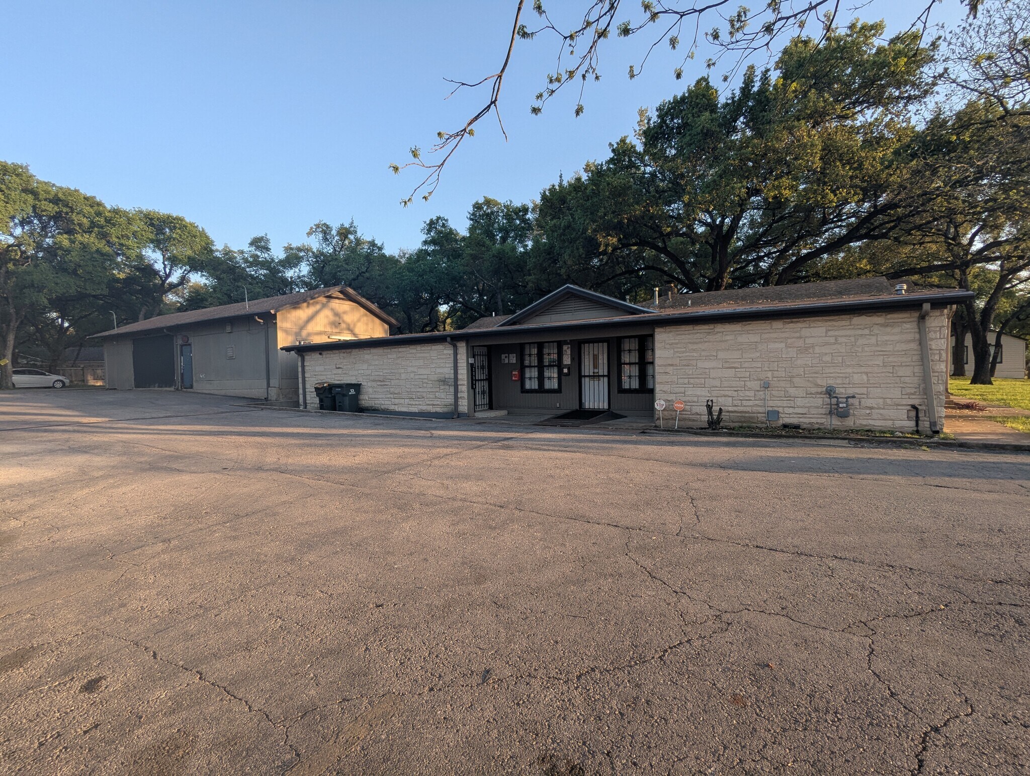 8411 N Interstate 35, Austin, TX for Sale