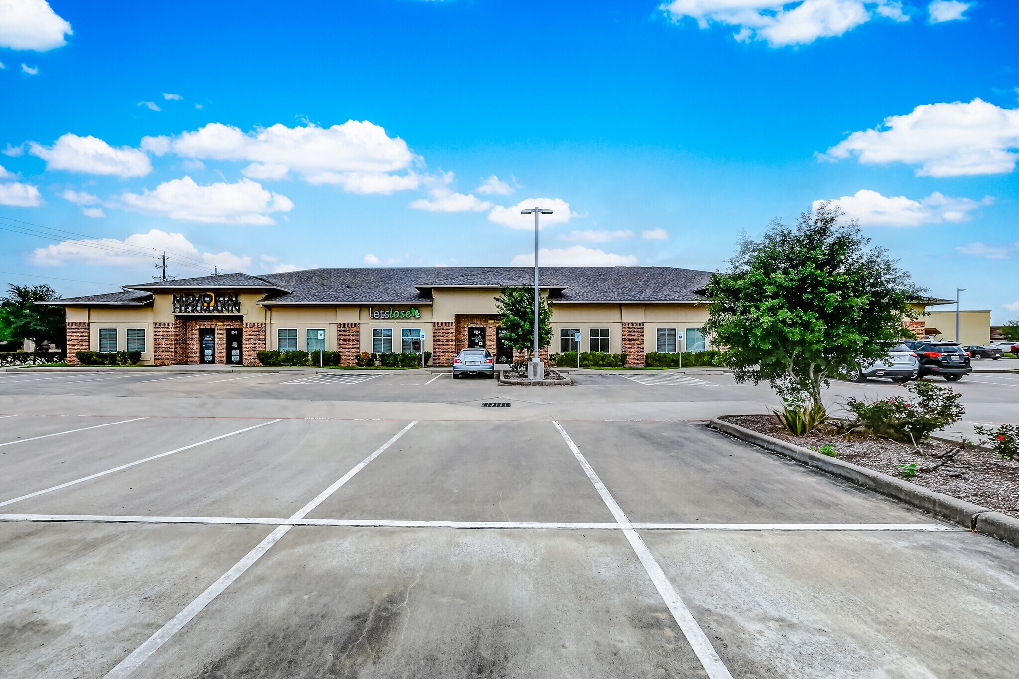 5040 Crenshaw Rd, Pasadena, TX for Rent