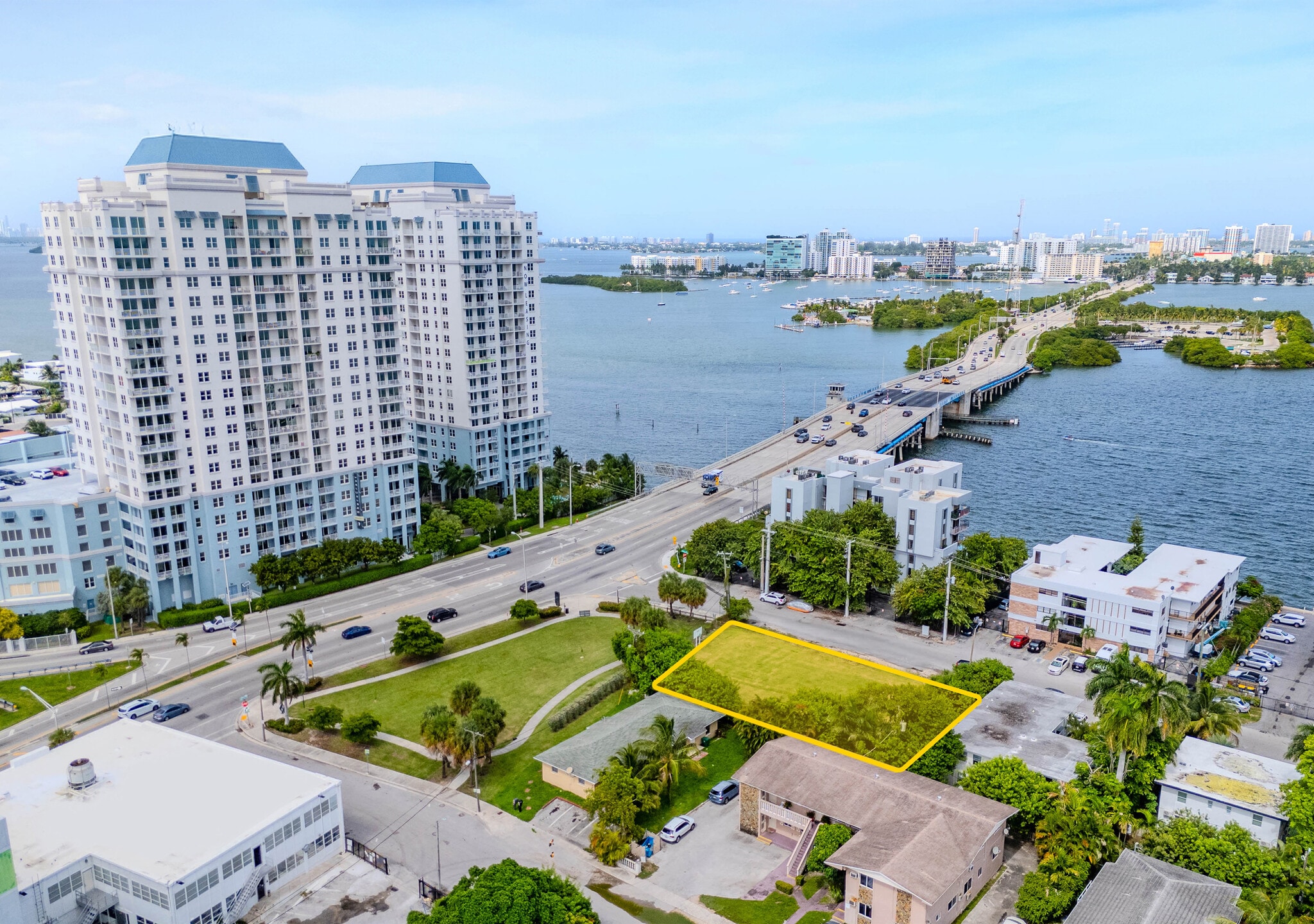 7860-7880 N Bayshore Ct, Miami, FL for Sale