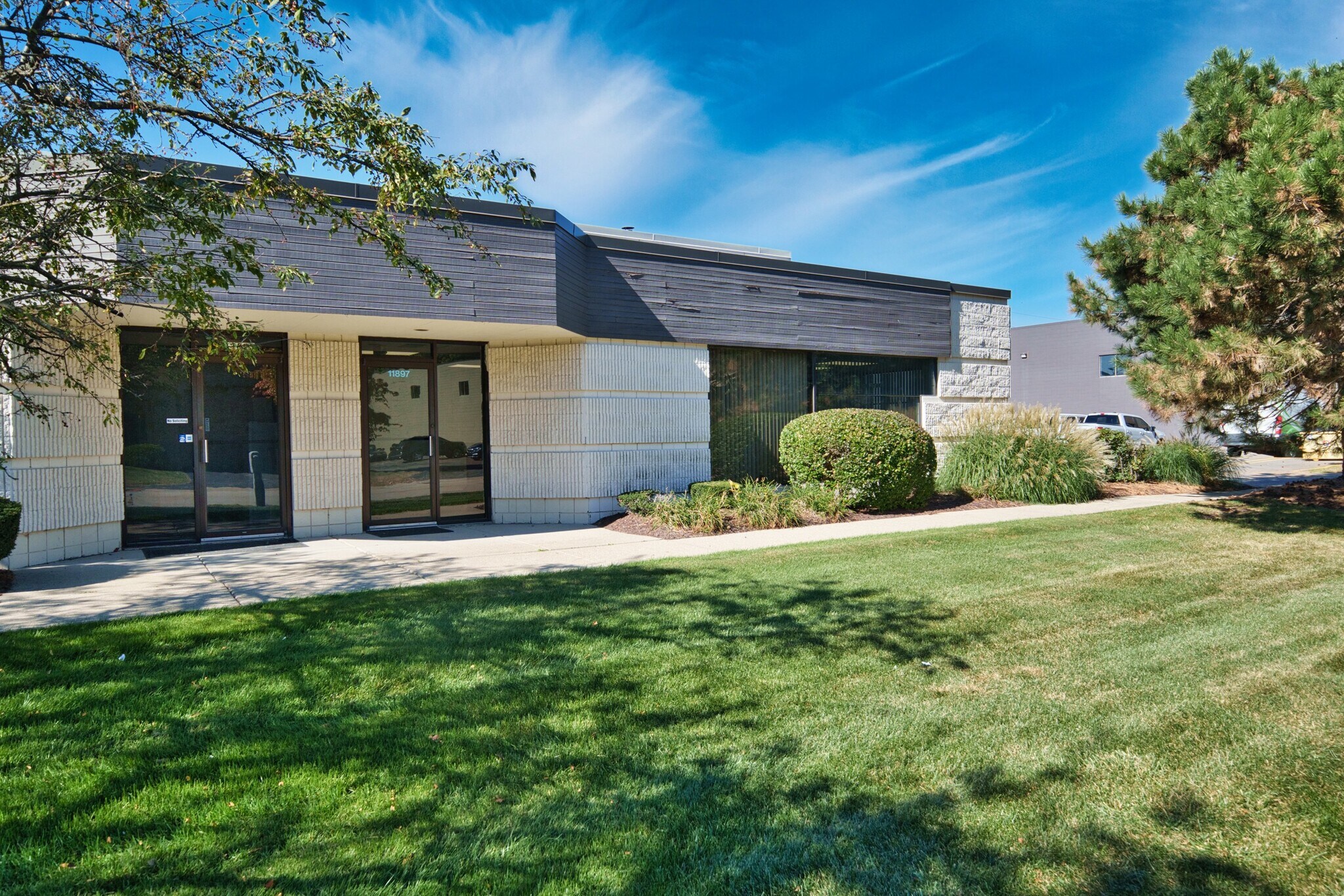 11887-11897 Belden Ct, Livonia, MI for Rent