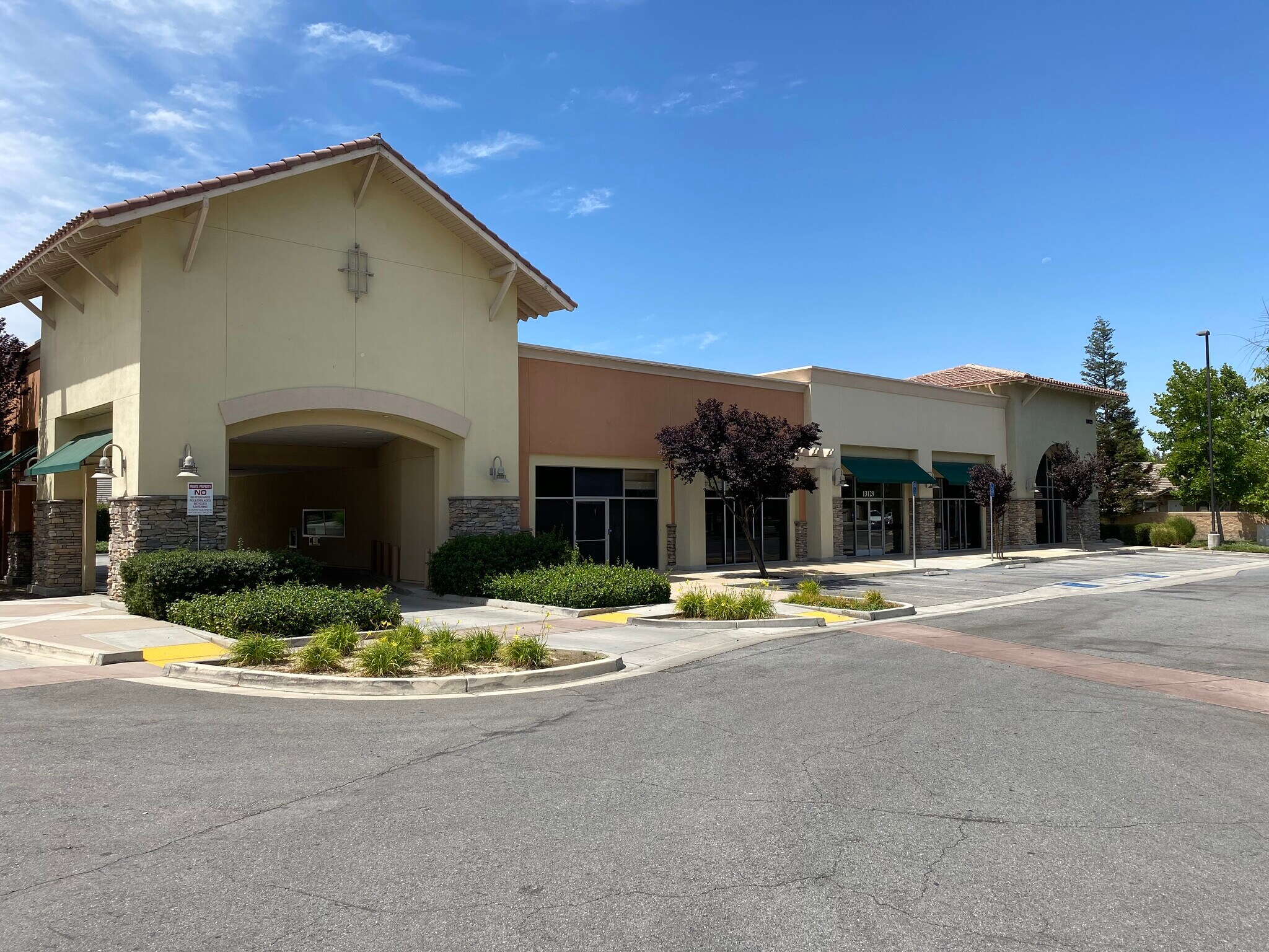 13129 Rosedale Hwy Bakersfield, CA 93314 Retail Property for Lease on