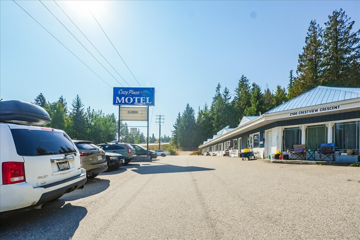 2100 Cres Crestview, Castlegar, BC for Sale