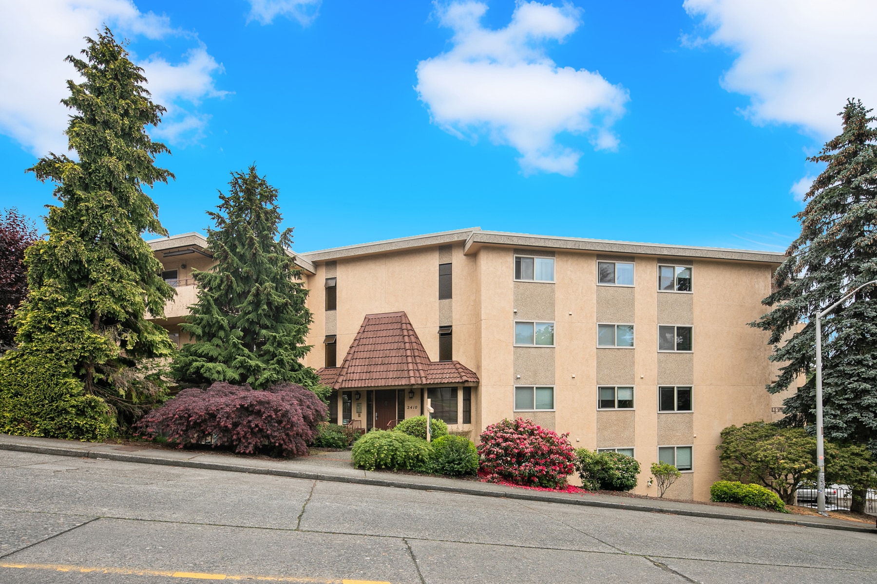 2410 W Manor Pl, Seattle, WA for Sale