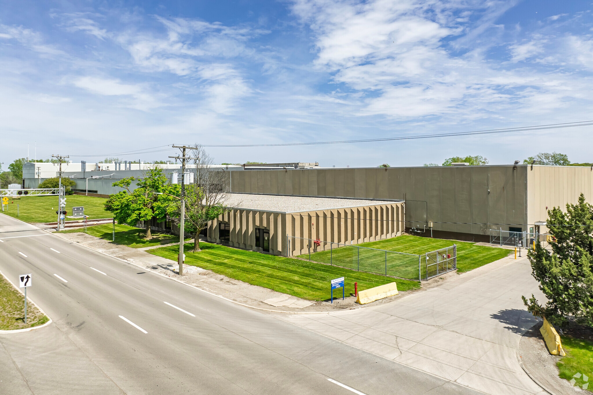 17423 W Jefferson Ave, Riverview, MI for Sale
