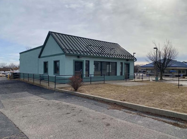 3325 Sheridan Rd, Zion, IL for Rent
