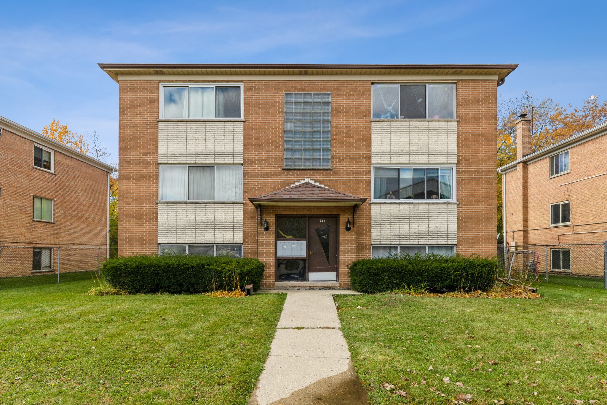 344 Oakwood Ave Waukegan, IL 60085 MultiFamily Property for Lease on