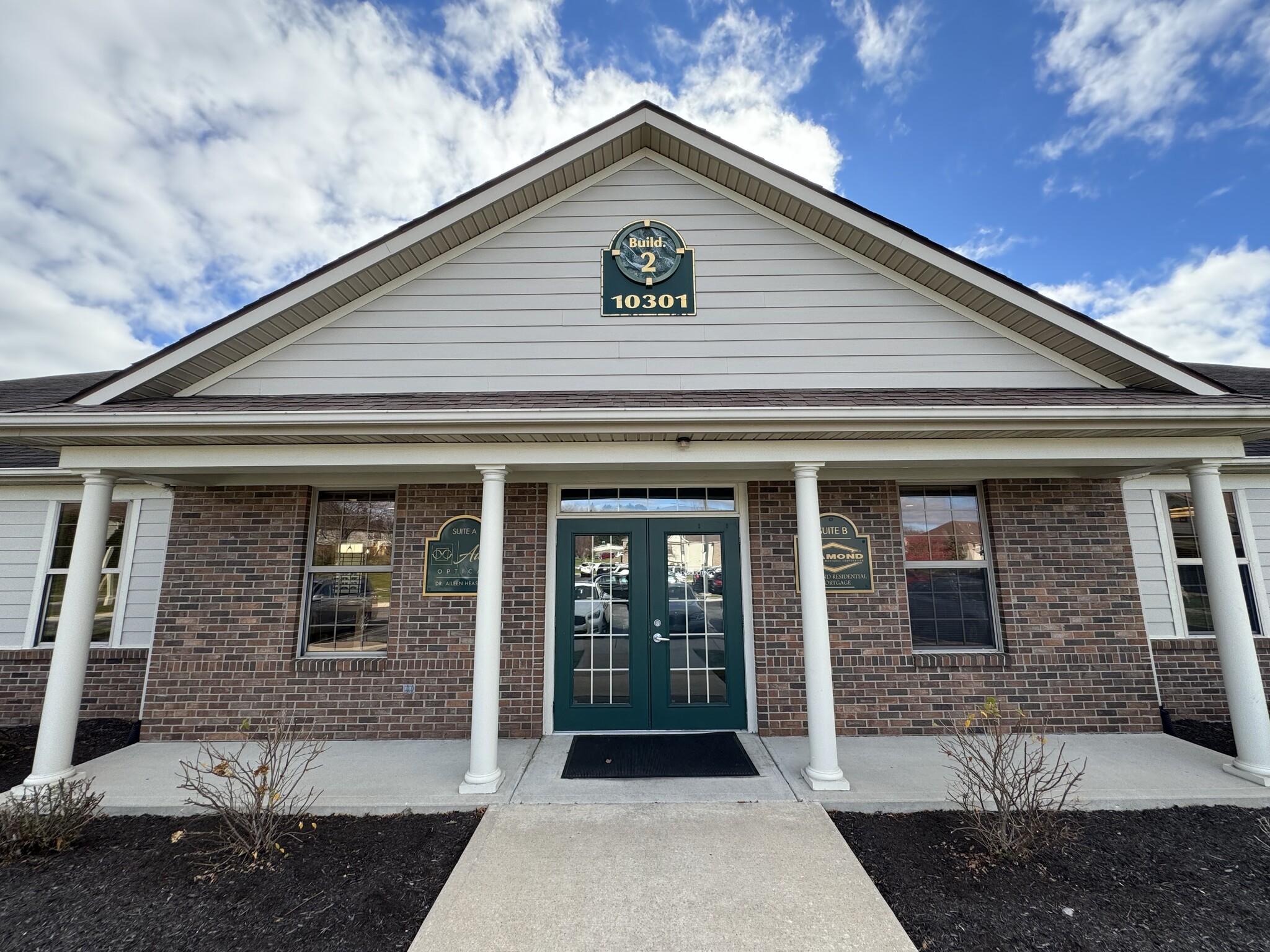 10301 Dawsons Creek Blvd, Fort Wayne, IN for Rent