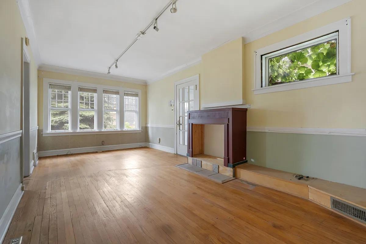 8525 S Euclid Ave, Chicago, IL for Rent