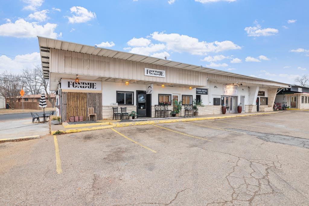 905 E Main St, Fredericksburg, TX for Sale