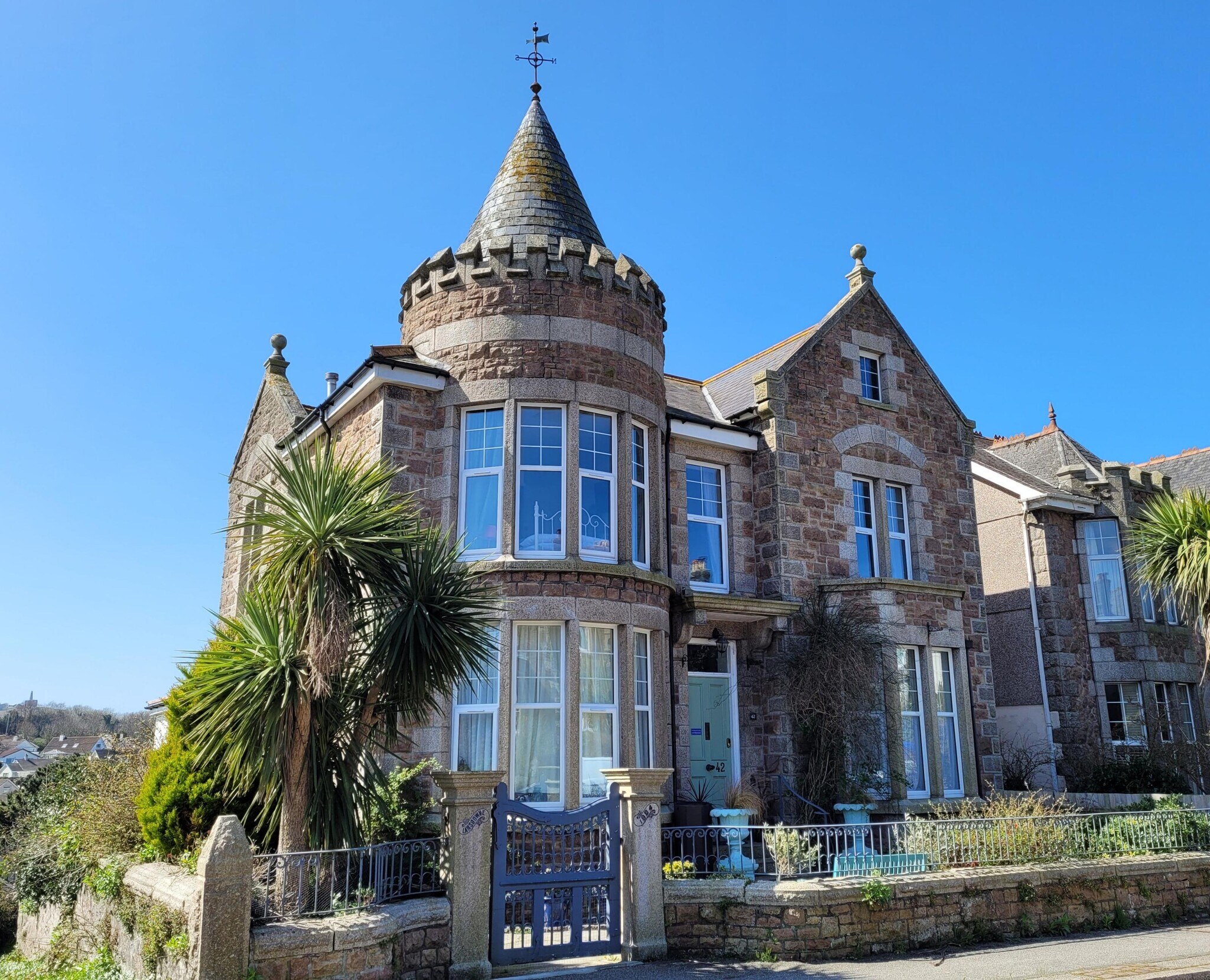 42 Clinton Rd, Redruth, CON for Sale