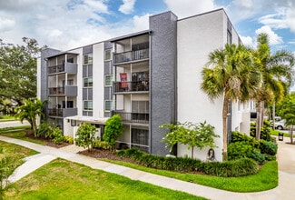 Saint Petersburg, FL Apartments - 120 47th Ave N