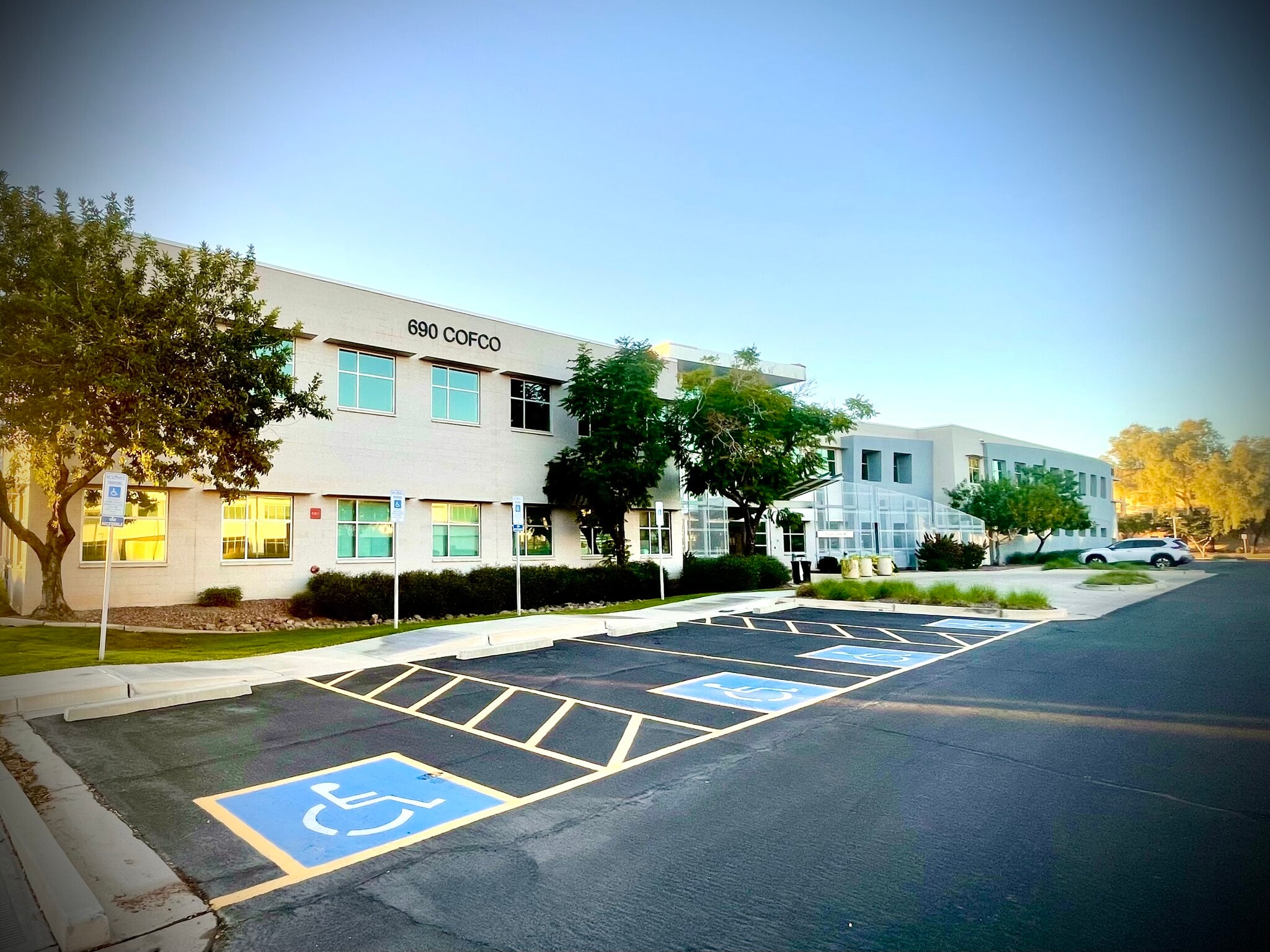 690 N Cofco Center Ct, Phoenix, AZ for Rent