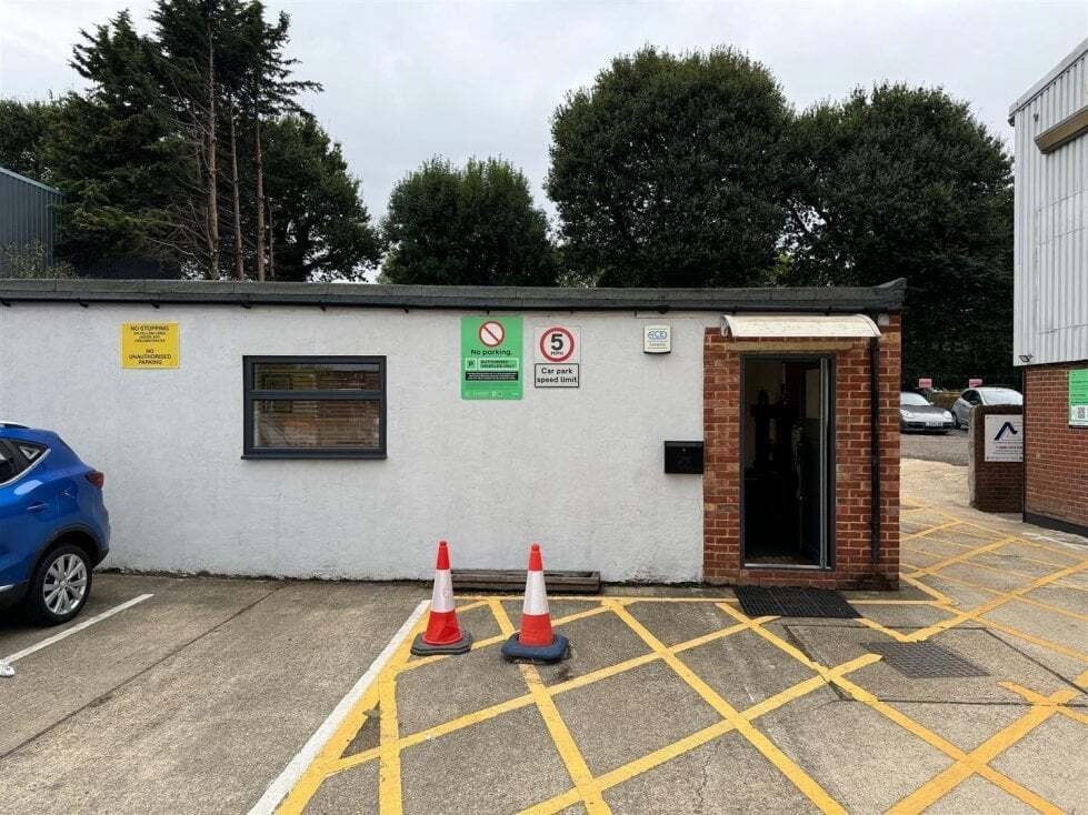 38F Chigwell Ln, Loughton, ESS for Rent
