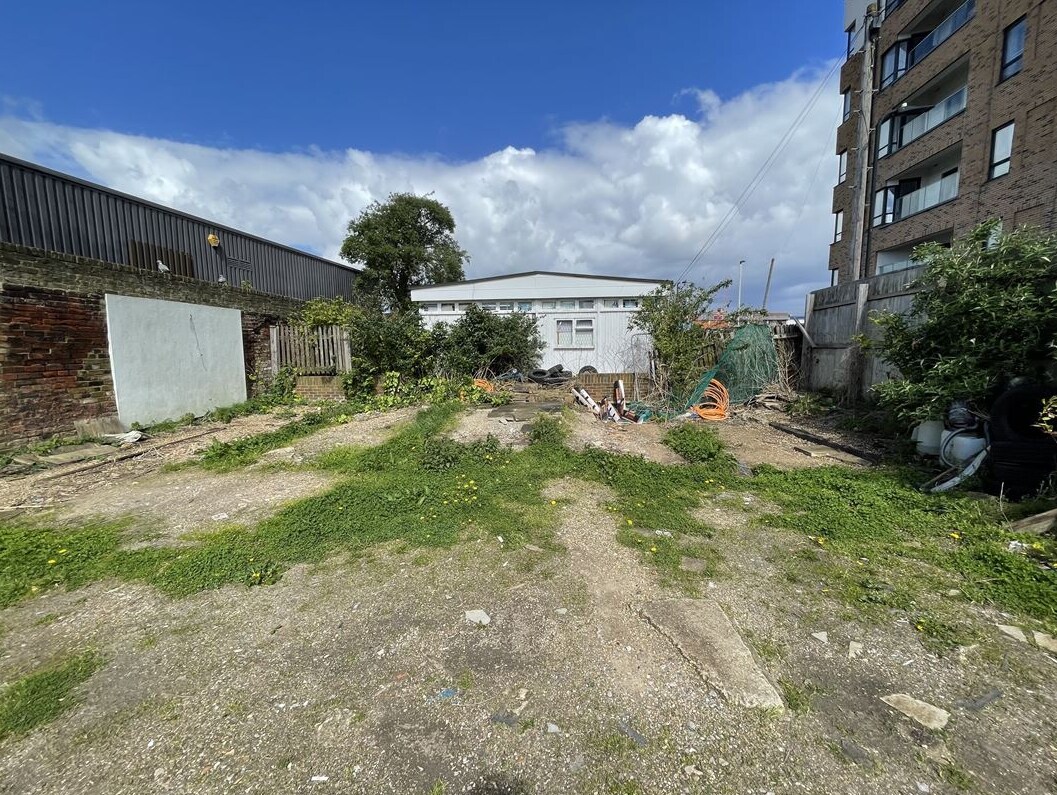 3-4 Featherstone Ter, Southall, MDS for Rent