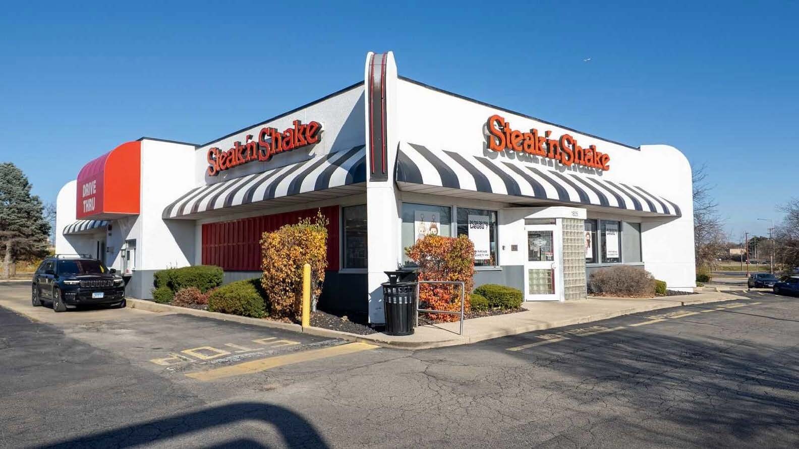 1825 Barrington Rd, Hoffman Estates, IL for Sale