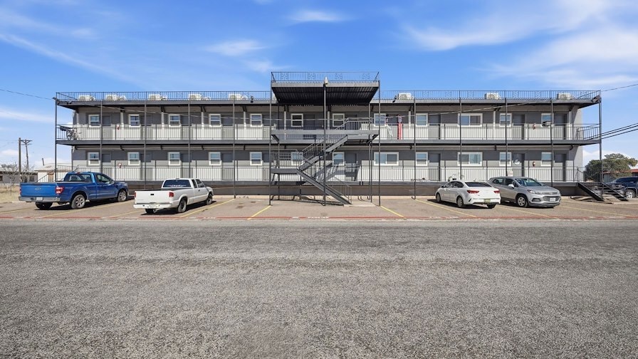 808 Avenue H, Levelland, TX for Sale