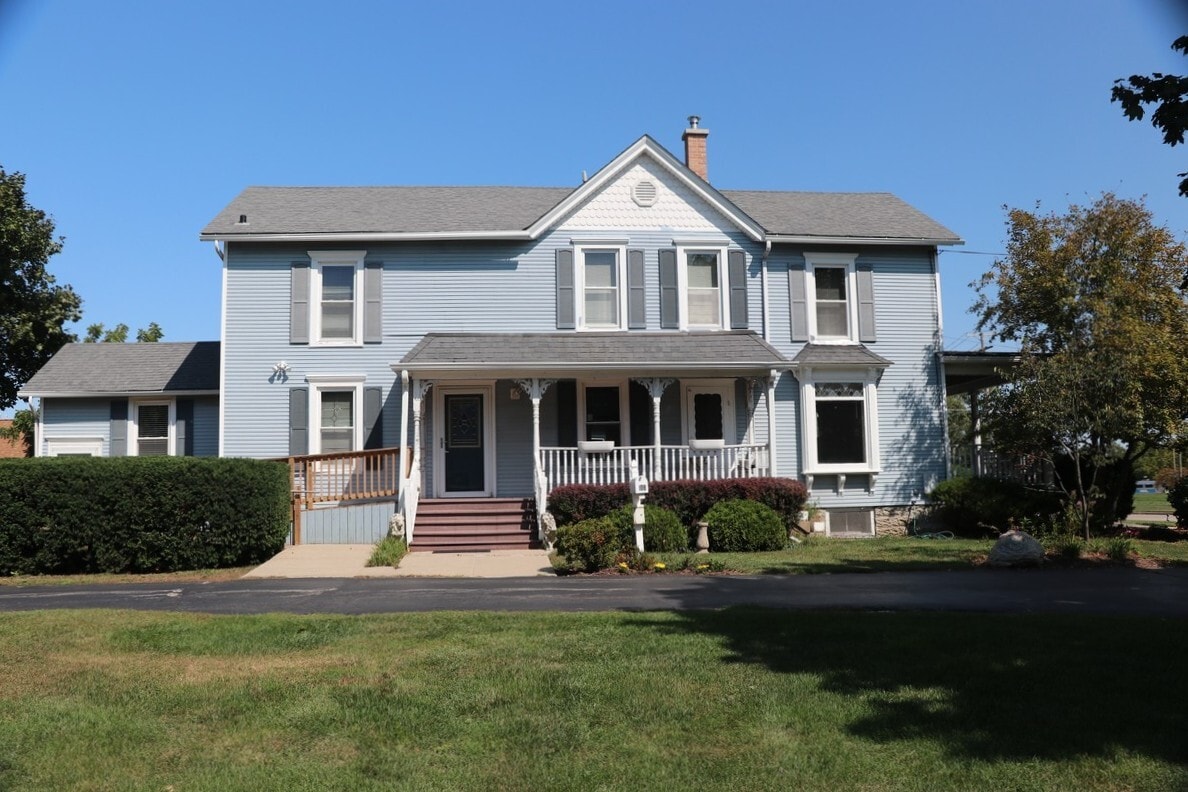 108 N Walkup Ave, Crystal Lake, IL for Sale