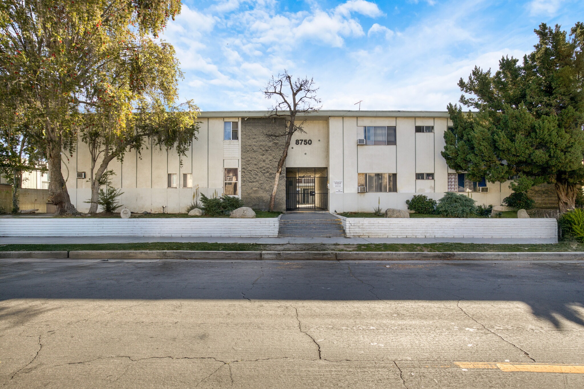 8750 Owensmouth Ave, Canoga Park, CA for Sale