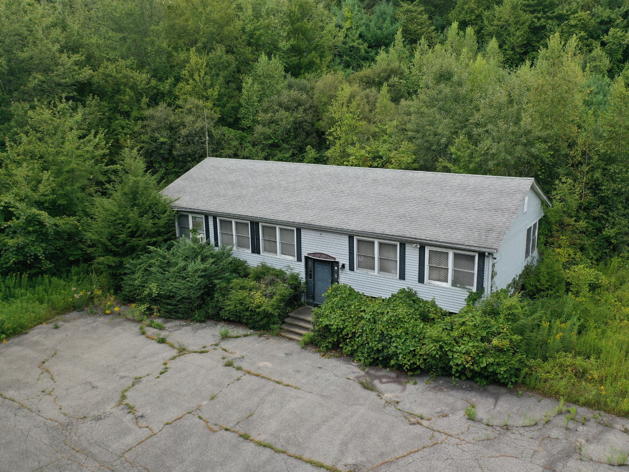 27 Douglas Rd, Webster, MA for Sale