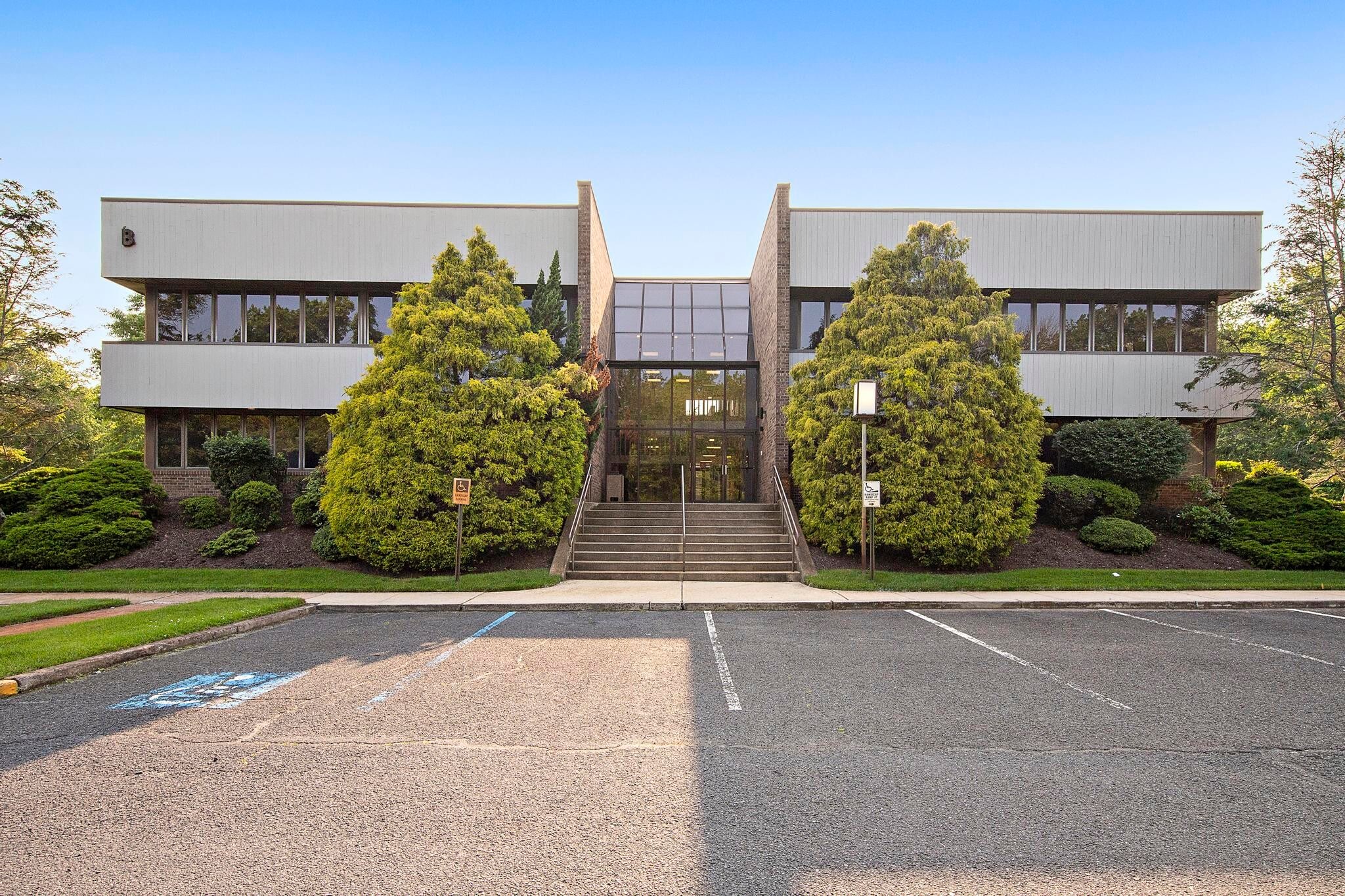 257 Monmouth Rd, Oakhurst, NJ for Sale