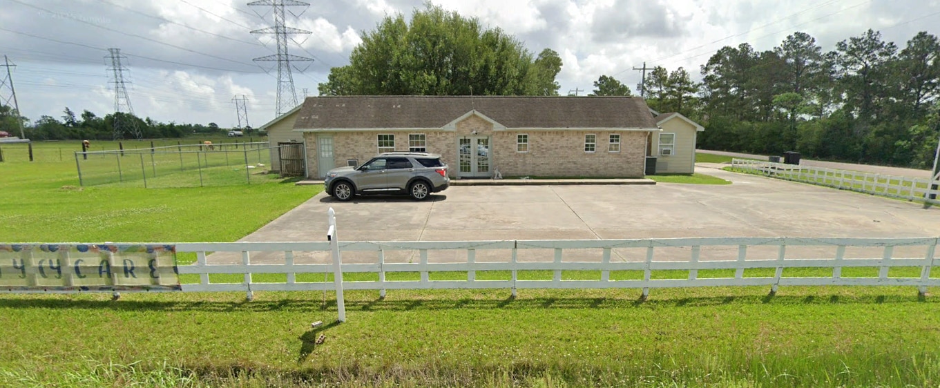 1115 Dickinson Ave, Dickinson, TX for Sale