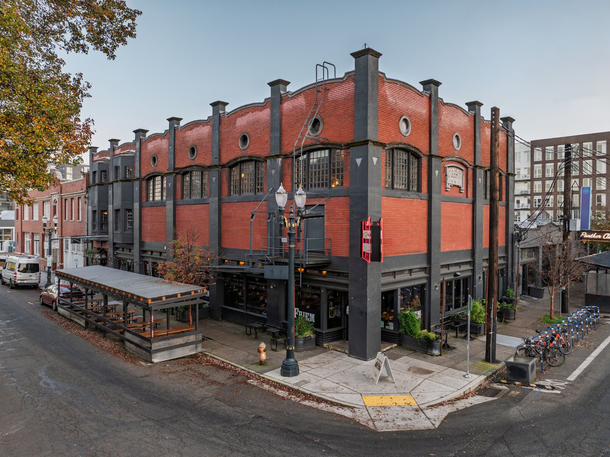 706-710 SE 6th Ave, Portland, OR for Sale