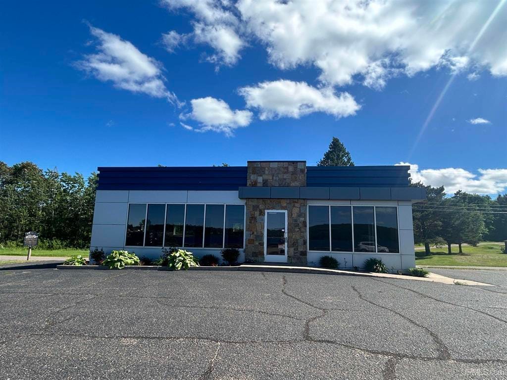109 W US 41 Hwy, Negaunee, MI for Sale