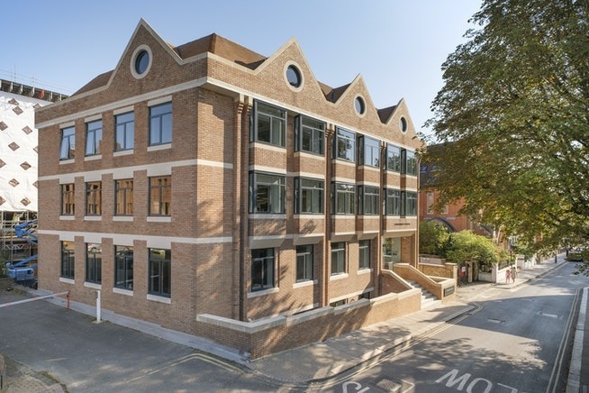 Little Green, Richmond, LND for Rent