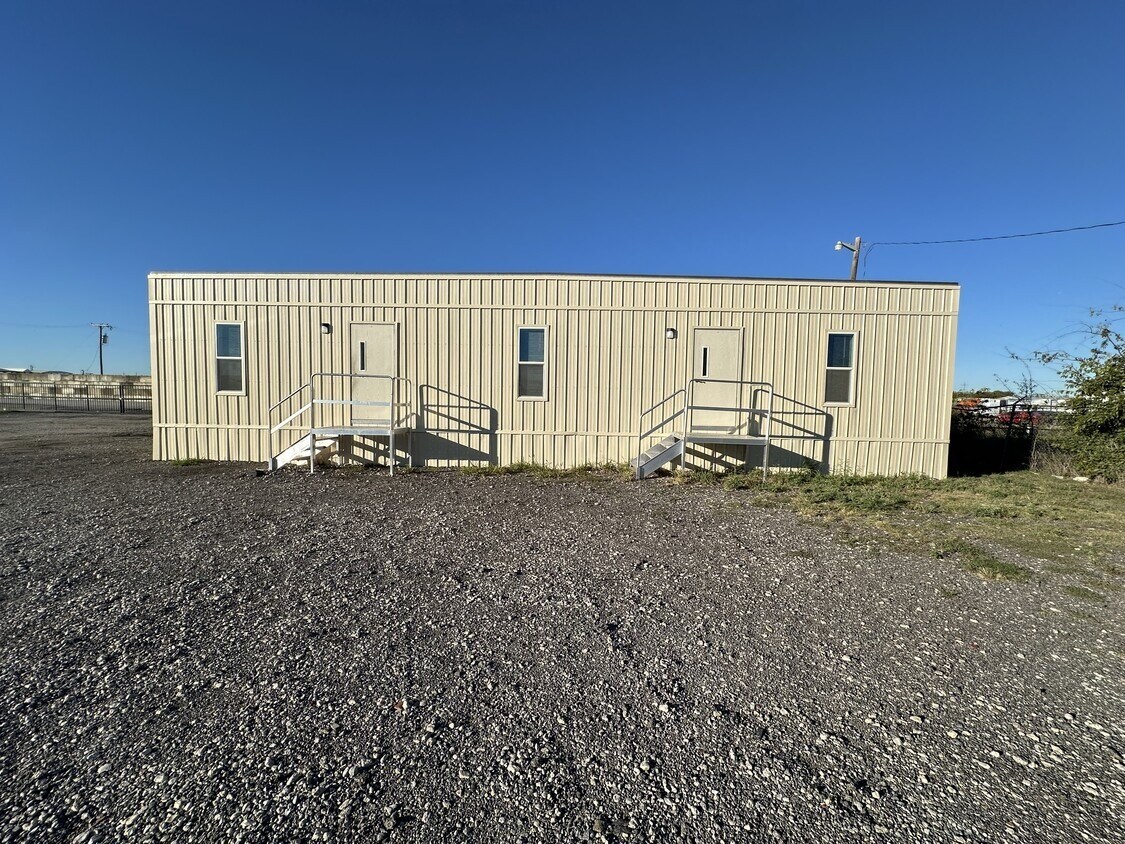 1815 E Hicks Field Rd, Fort Worth, TX for Rent
