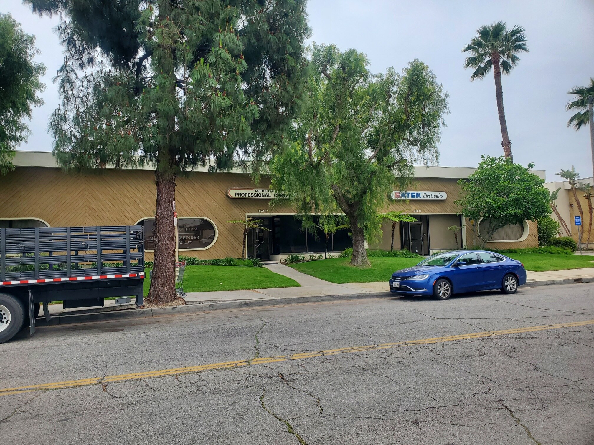 19356-19404 Business Center Dr, Northridge, CA for Rent