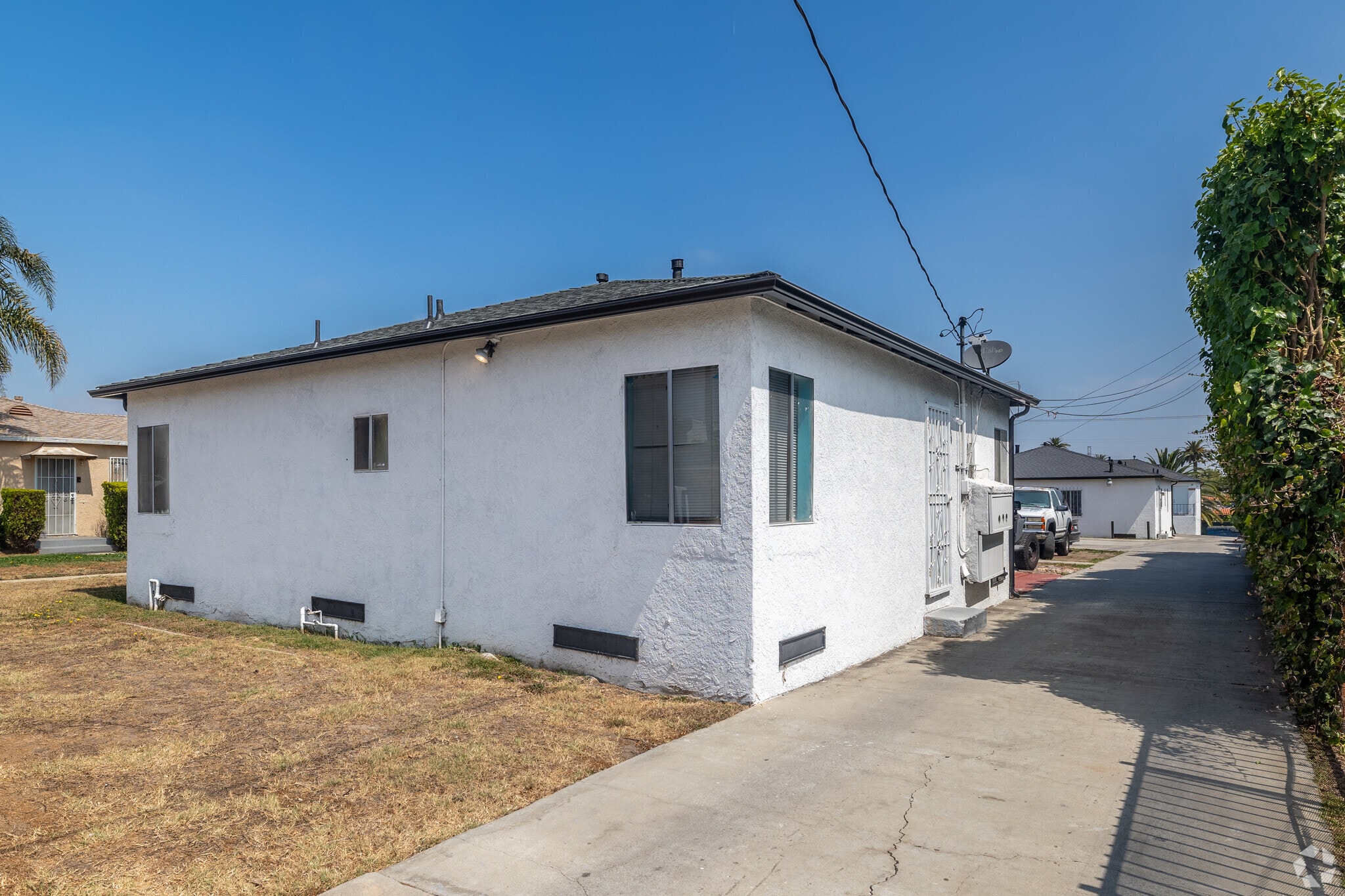 1525 W 105th St, Los Angeles, CA for Sale