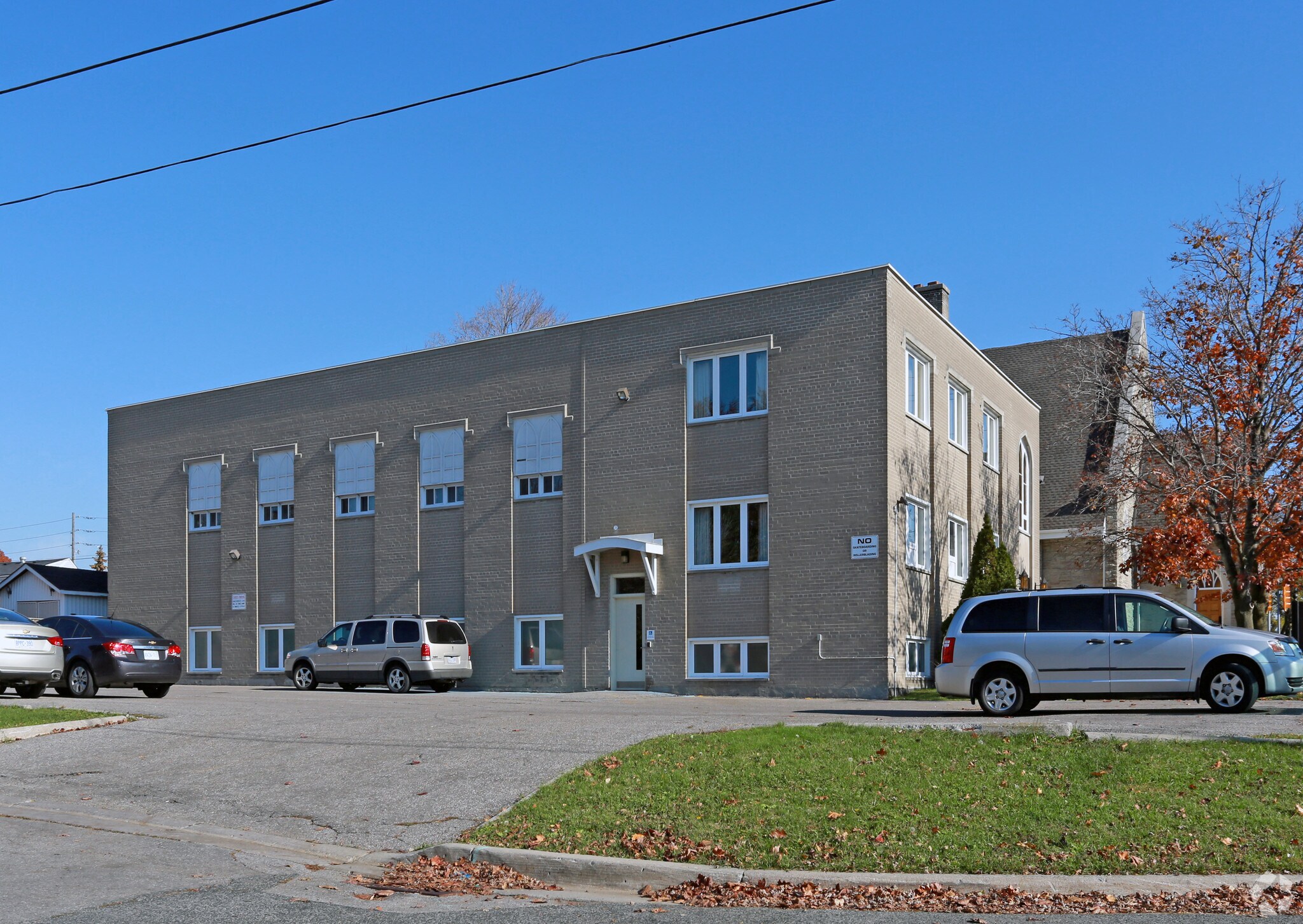 676 Simcoe St N, Oshawa, ON for Rent