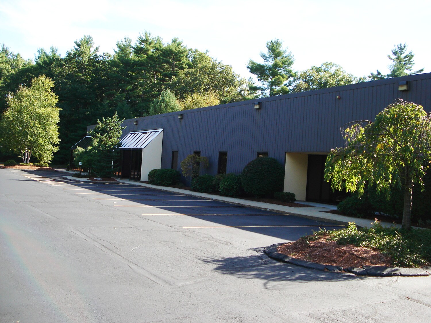 17 Clinton Dr Hollis, NH 03049 Flex Property for Lease on