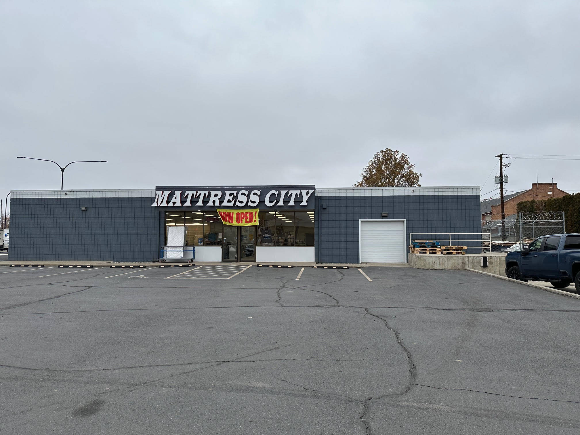 3001 Main St, Yakima, WA for Sale