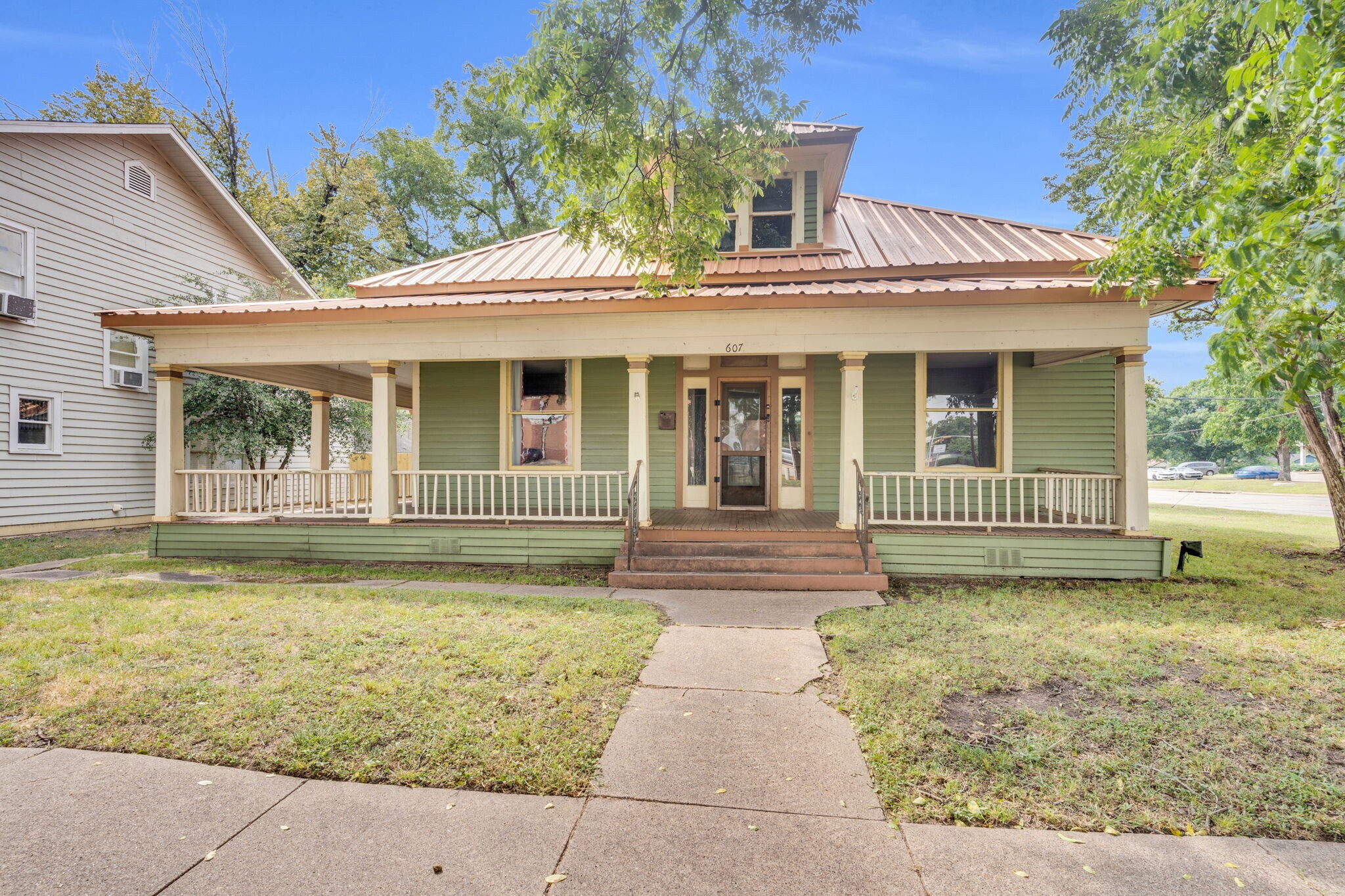 607 W Brown St, Ennis, TX for Sale