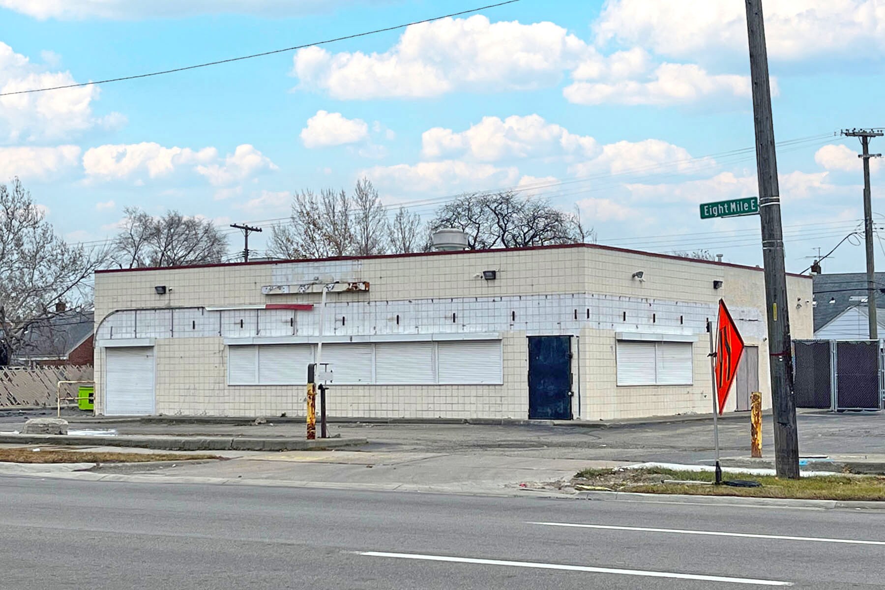 16800 E 8 Mile Rd Detroit, MI 48021 Retail Property for Sale on