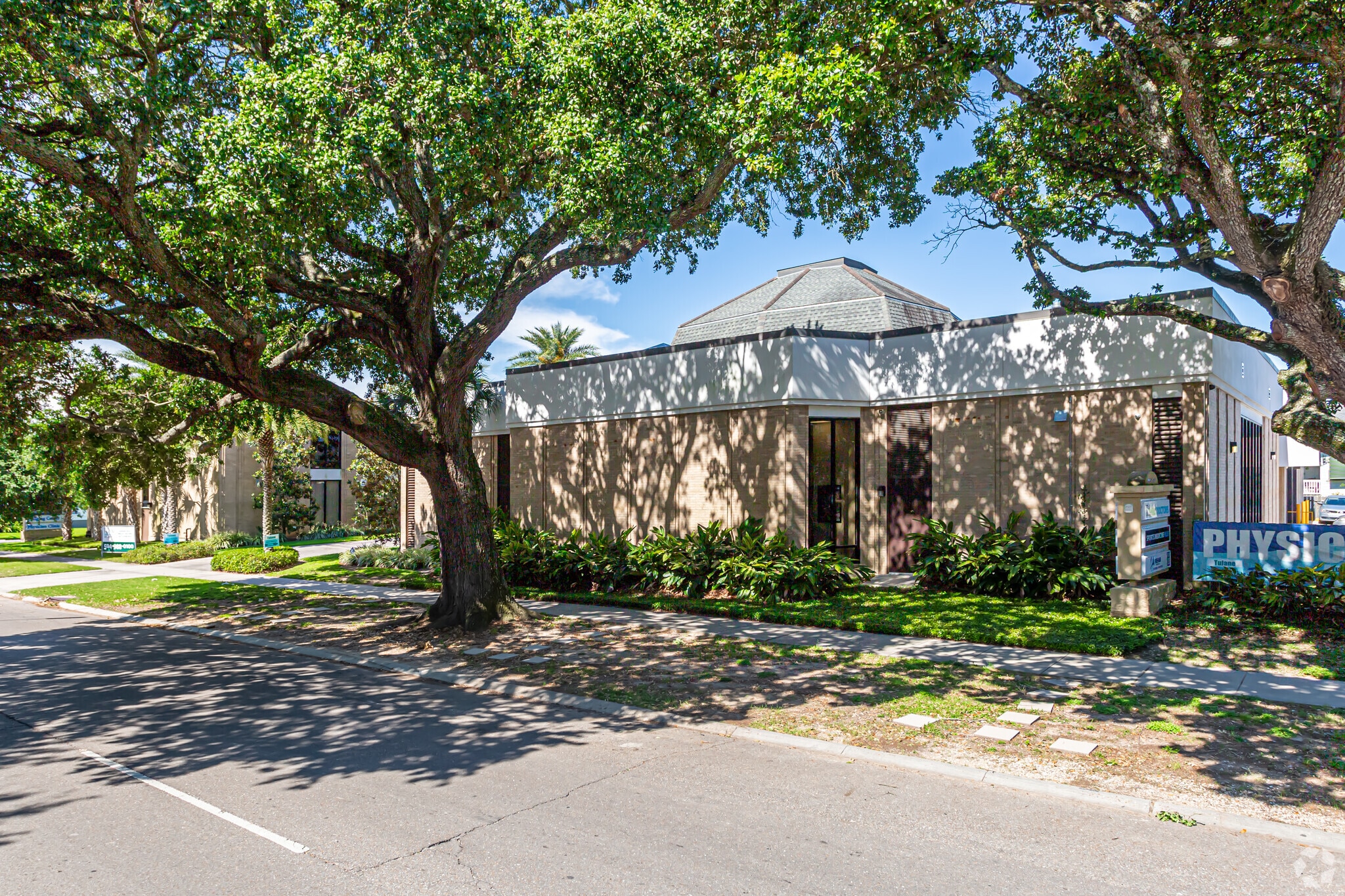 7030 Canal Blvd, New Orleans, LA for Rent