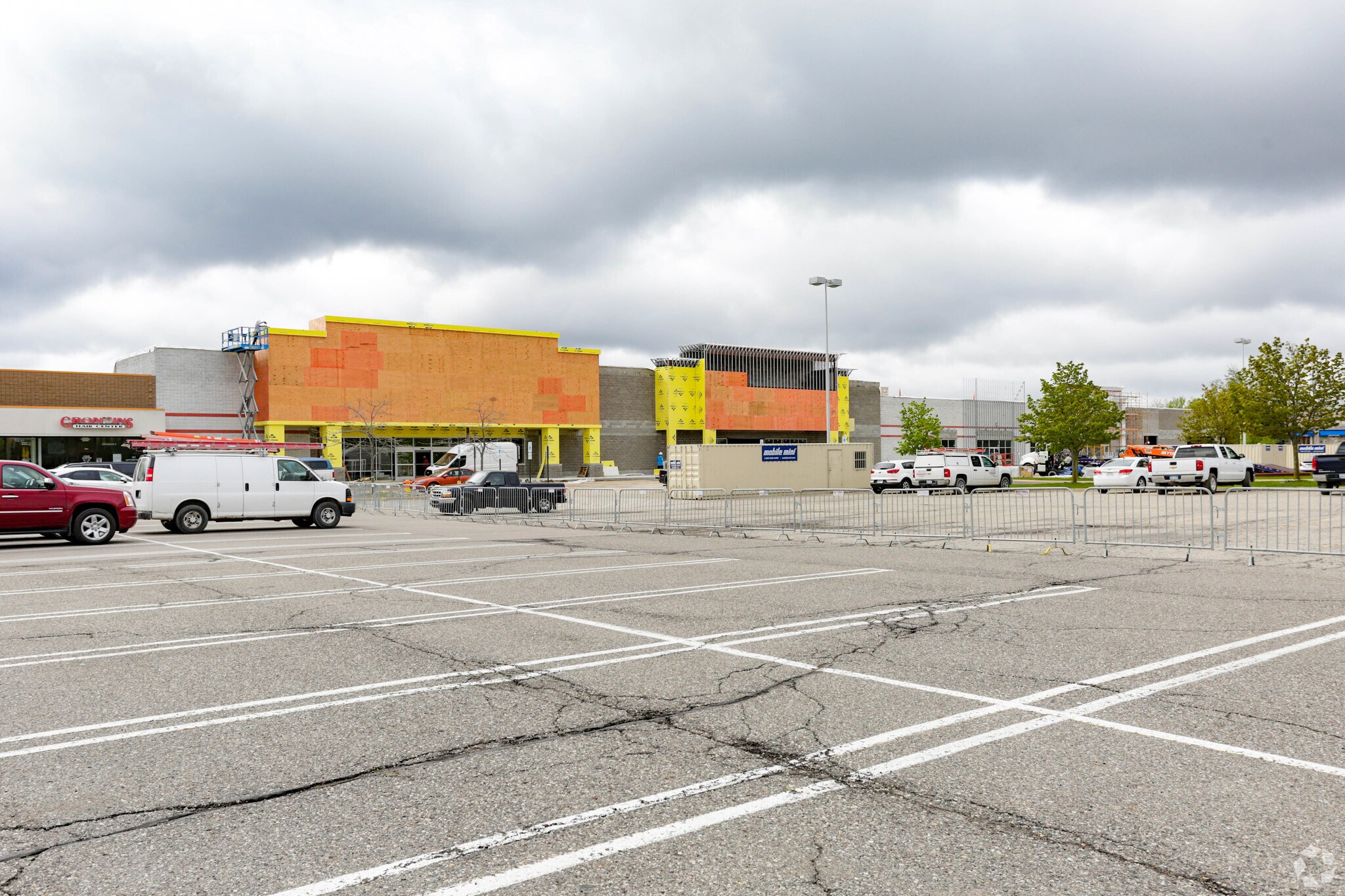 18055-18105 Silver Pky, Fenton, MI for Rent