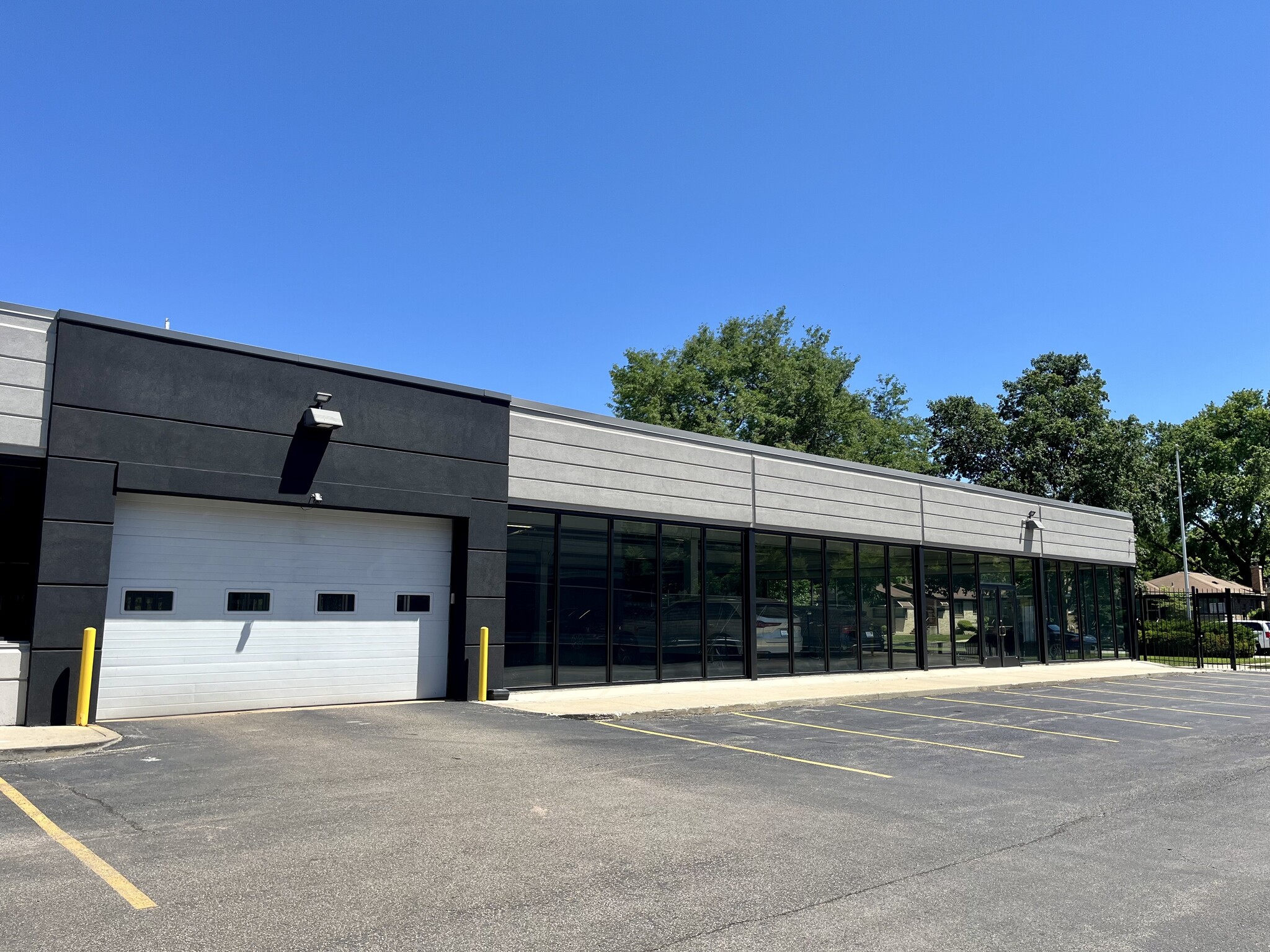 2201 Autobarn Pl, Evanston, IL for Rent