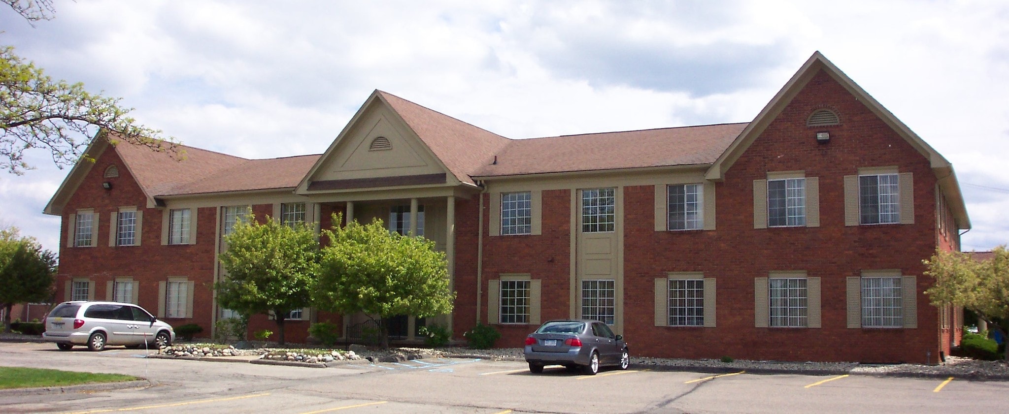 27600 Farmington Rd, Farmington Hills, MI for Rent