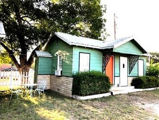 San Saba, TX Hospitality - 702 W Wallace St