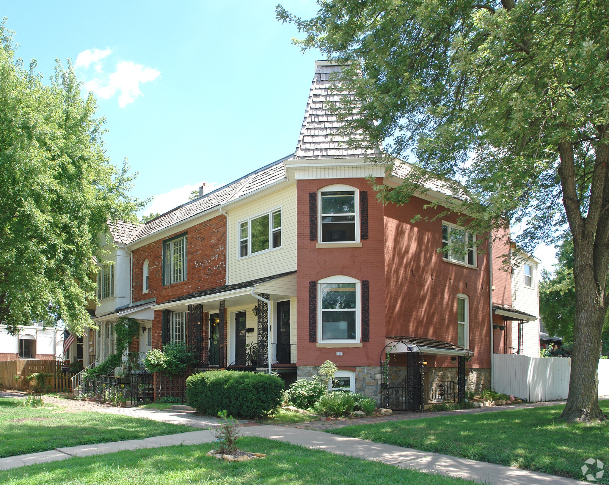 929 SW Huntoon St, Topeka, KS for Sale